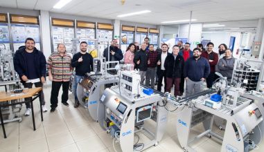 Automatizaci&oacute;n Industrial en el aula: docentes de la RED Irarr&aacute;zaval se actualizan con est&aacute;ndares de la industria